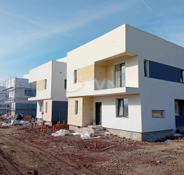 Casa, 4 camere, 144 mp Dambovita/Centru