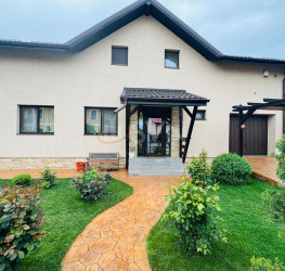 Casa, 4 camere, 160 mp Dambovita/Centru