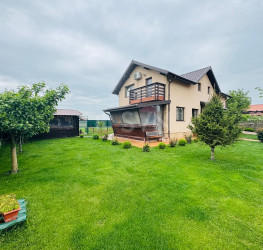 Casa, 4 camere, 160 mp Dambovita/Centru