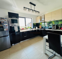 Casa, 4 camere, 160 mp Dambovita/Centru