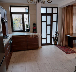 Casa, 4 camere, 180 mp Bucuresti/Giulesti