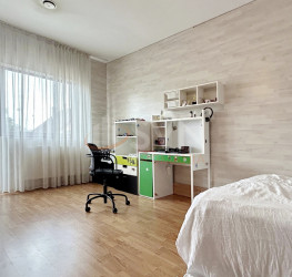 Casa, 4 camere, 206 mp Brasov/Tractorul