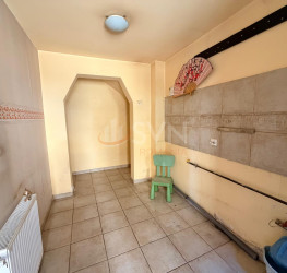 Casa, 4 rooms, 100 mp Bucuresti/Cotroceni