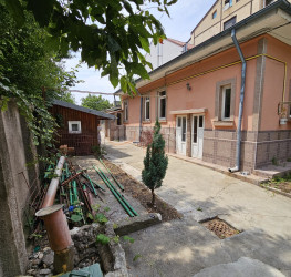 Casa, 4 rooms, 102 mp Bucuresti/Lacul Tei