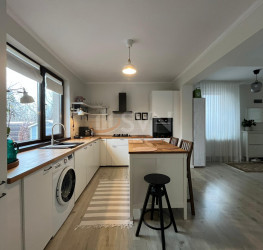 Casa, 4 rooms, 118 mp Dambovita/Centru