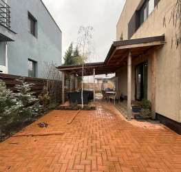 Casa, 4 rooms, 118 mp Dambovita/Centru