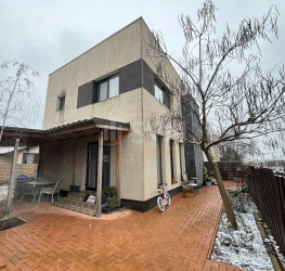 Casa, 4 rooms, 118 mp Dambovita/Centru