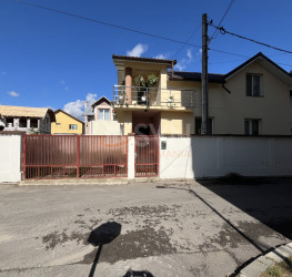 Casa, 4 rooms, 160 mp Dambovita/Micro 2