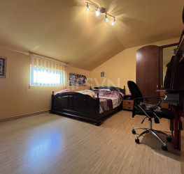 Casa, 4 rooms, 160 mp Dambovita/Micro 2