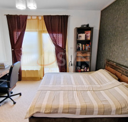 Casa, 4 rooms, 161 mp Brasov/Astra