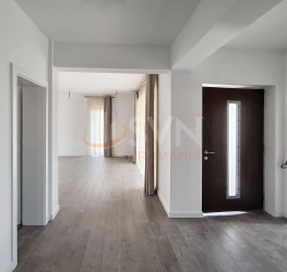 Casa, 4 rooms, 180 mp Brasov/Centru