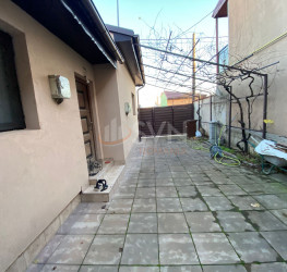 Casa, 4 rooms, 180 mp Bucuresti/Giulesti