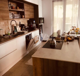 Casa, 4 rooms, 200 mp Bucuresti/Pipera