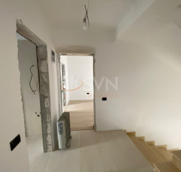 Casa, 4 rooms, 200 mp Bucuresti/Giulesti