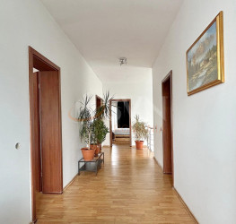 Casa, 4 rooms, 206 mp Brasov/Tractorul