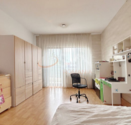 Casa, 4 rooms, 206 mp Brasov/Tractorul