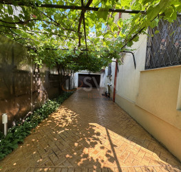 Casa, 4 rooms, 208 mp Bucuresti/Tei