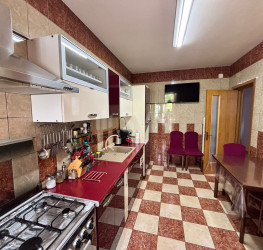 Casa, 4 rooms, 300 mp Bucuresti/Aviatiei