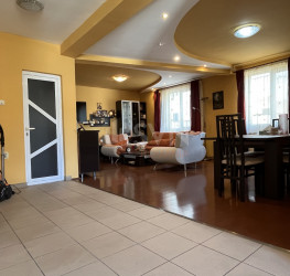 Casa, 4 rooms, 80 mp Dambovita/Micro 2