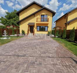 Casa, 5 camere, 125 mp Dambovita/Centru