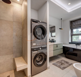 Casa, 5 camere, 130 mp Bucuresti/Primaverii