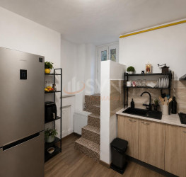 Casa, 5 camere, 135 mp Bucuresti/P-ta Unirii