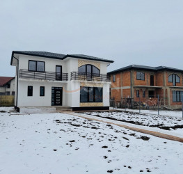 Casa, 5 camere, 137 mp Dambovita/Centru