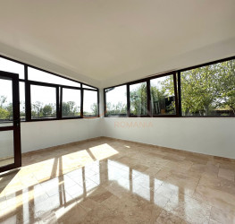 Casa, 5 camere, 201 mp Dambovita/Centru