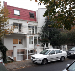 Casa, 5 camere, 216.65 mp Bucuresti/Domenii