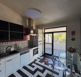 Casa, 5 camere, 234 mp Bucuresti/Bucurestii Noi