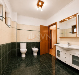 Casa, 5 camere, 241 mp Bucuresti/Sisesti