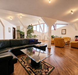 Casa, 5 camere, 241 mp Bucuresti/Sisesti