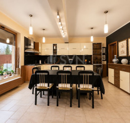 Casa, 5 camere, 241 mp Bucuresti/Sisesti