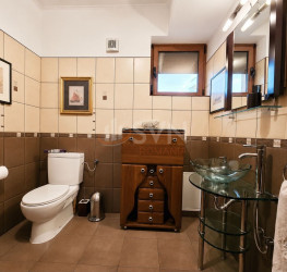 Casa, 5 camere, 241 mp Bucuresti/Sisesti