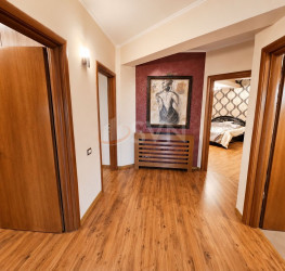 Casa, 5 camere, 241 mp Bucuresti/Sisesti