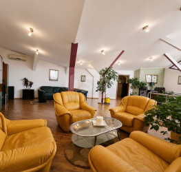 Casa, 5 camere, 241 mp Bucuresti/Sisesti