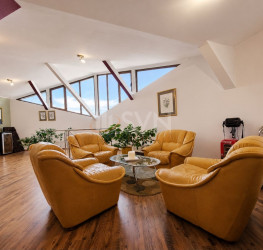 Casa, 5 camere, 241 mp Bucuresti/Sisesti