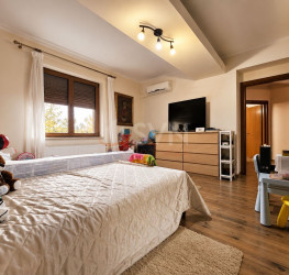 Casa, 5 camere, 241 mp Bucuresti/Sisesti