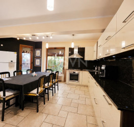Casa, 5 camere, 241 mp Bucuresti/Sisesti