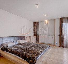 Casa, 5 camere, 247 mp Bucuresti/P-ta Unirii