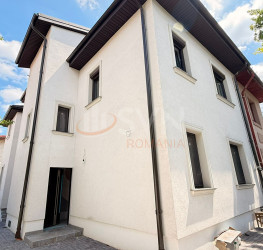 Casa, 5 camere, 257 mp Bucuresti/Vatra Luminoasa