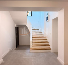 Casa, 5 camere, 257 mp Bucuresti/Vatra Luminoasa