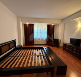 Casa, 5 camere, 290 mp Bucuresti/1 Mai