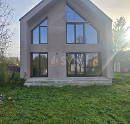 Casa, 5 rooms, 111 mp Dambovita/Centru