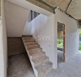 Casa, 5 rooms, 111 mp Dambovita/Centru