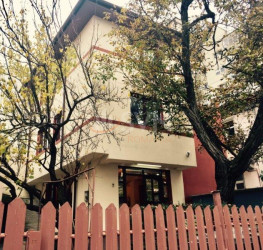 Casa, 5 rooms, 125 mp Bucuresti/Banu Manta