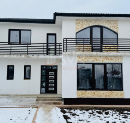 Casa, 5 rooms, 137 mp Dambovita/Centru