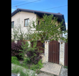 Casa, 5 rooms, 150 mp Dambovita/Centru