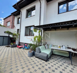 Casa, 5 rooms, 152 mp Bucuresti/Domenii