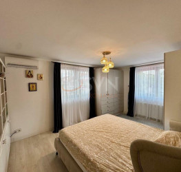 Casa, 5 rooms, 152 mp Bucuresti/Domenii